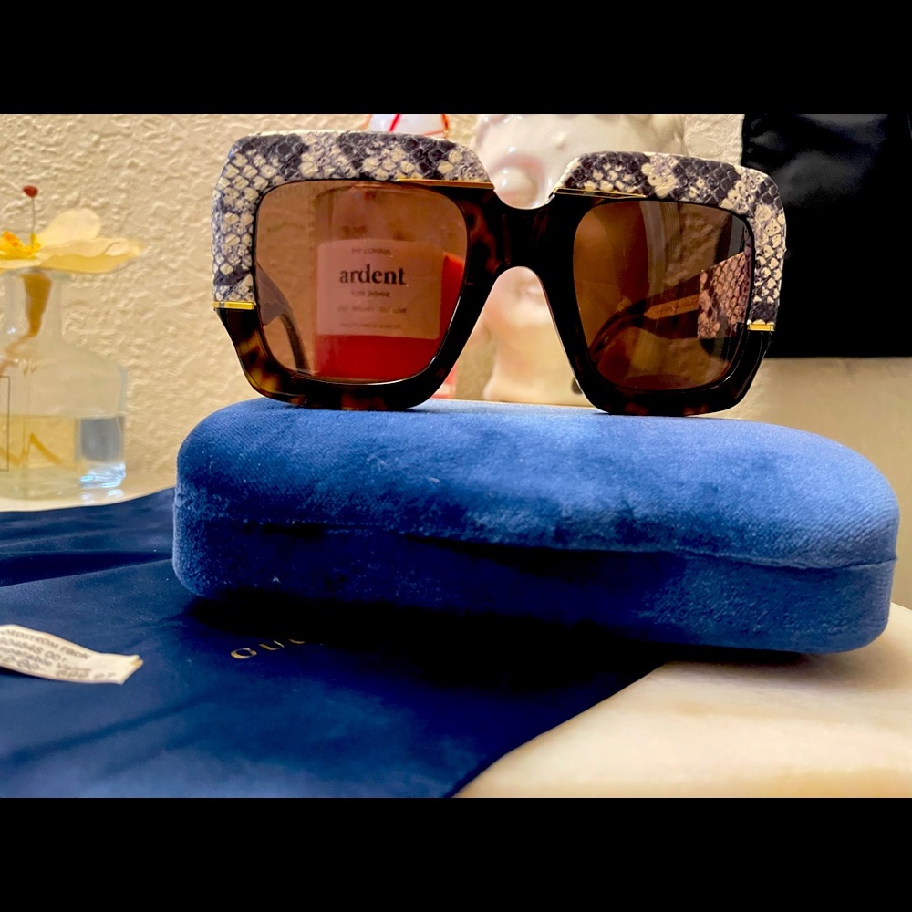 Gucci sun glasses never worn